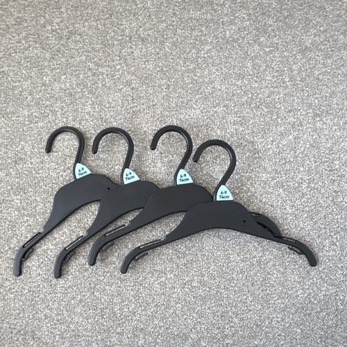 Black plastic notched - black,